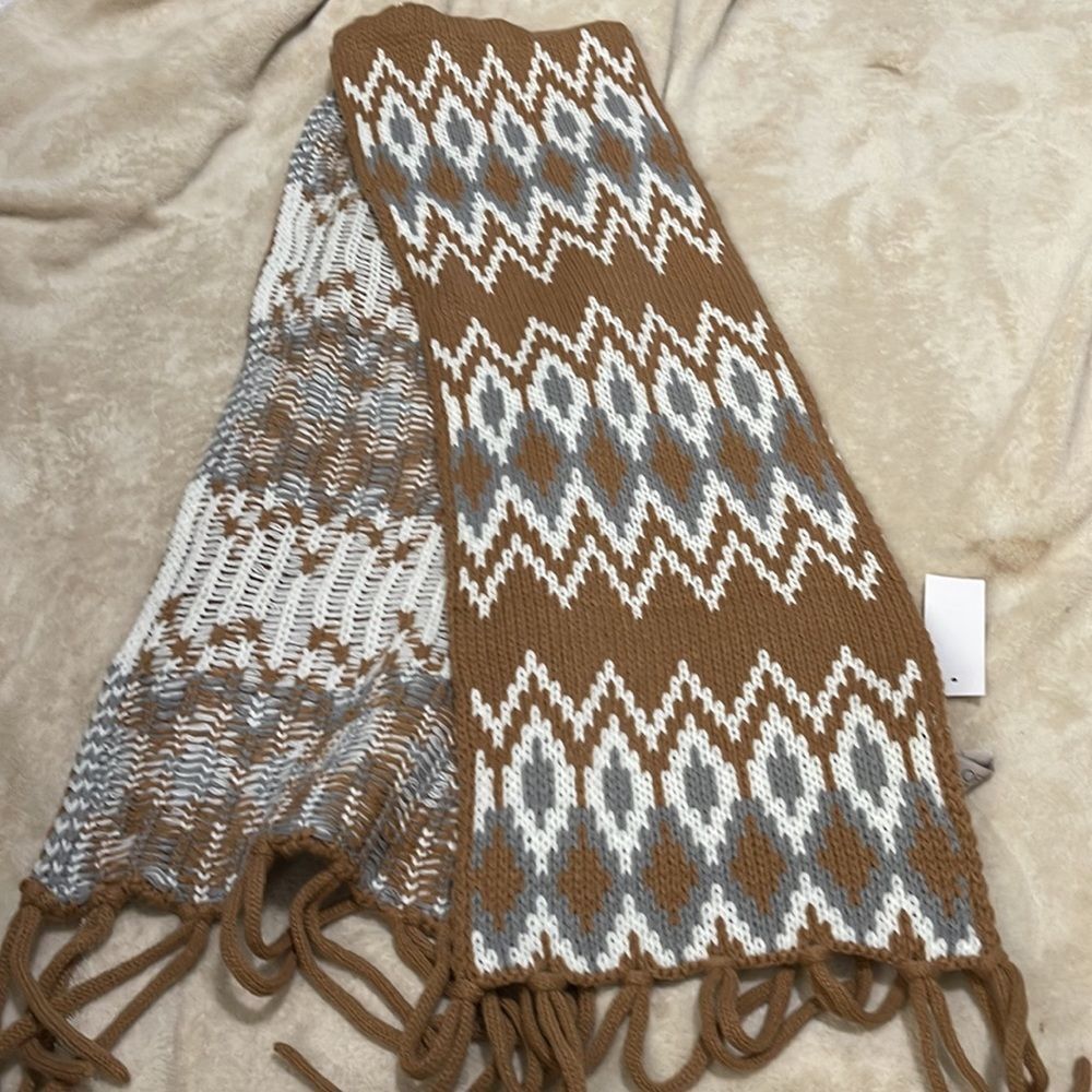NWT- LOFT- matching scarf & beanie set - Picture 3 of 6